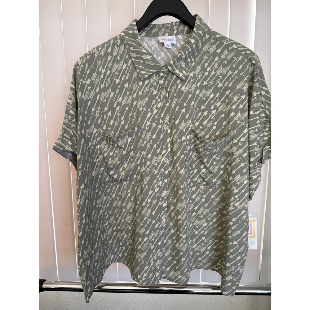 NWT Women’s LuLaRoe Amy Button Up Cropped Blouse Size Large